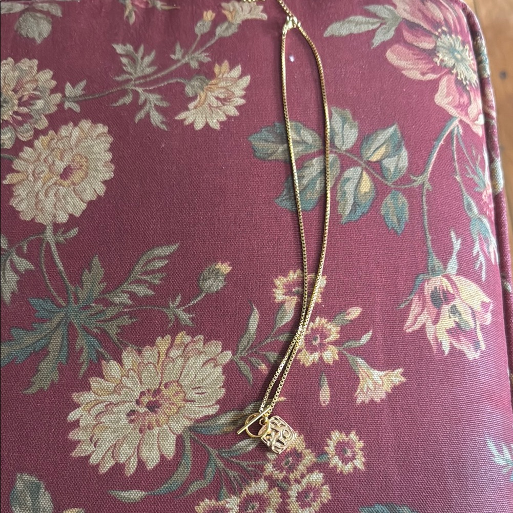 Elegant Gold Necklace